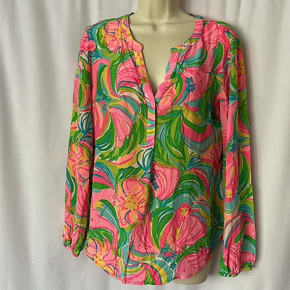 Lilly Pulitzer Tops - Lilly Pulitzer 💯% Silk Tropical Floral Long Sleeve Shirt Top **Size M** 🌸🌸
